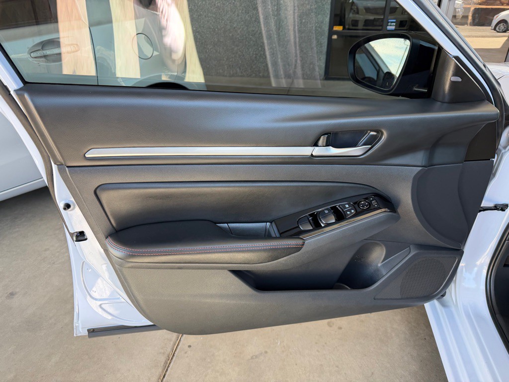 2025 Nissan Altima Image 8