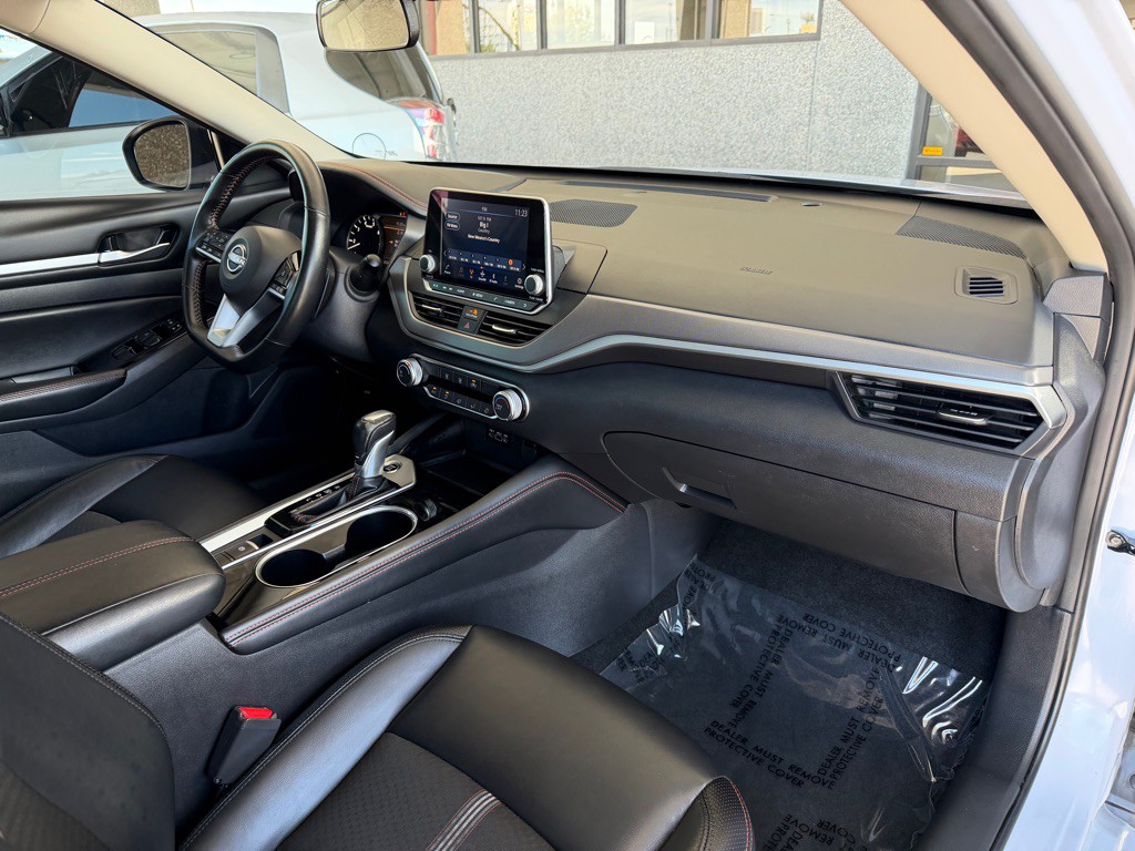 2025 Nissan Altima Image 30