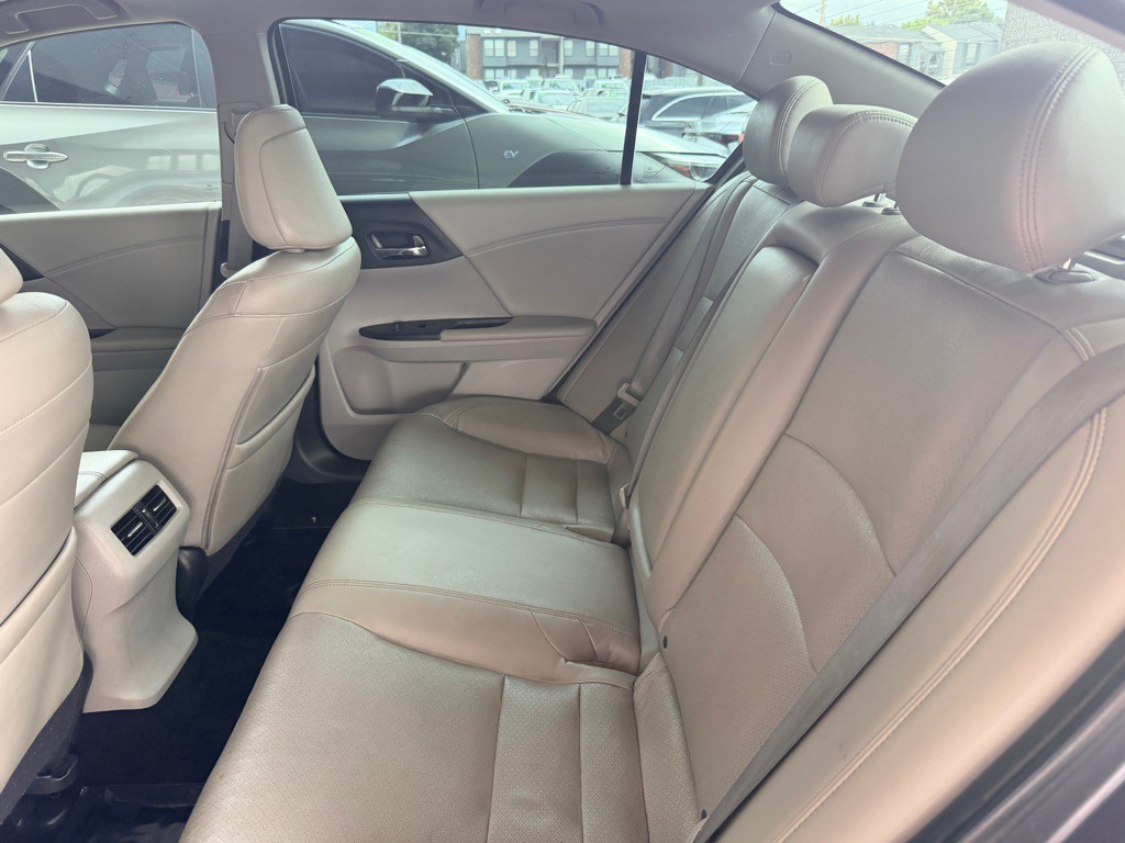 2017 Honda Accord Image 16