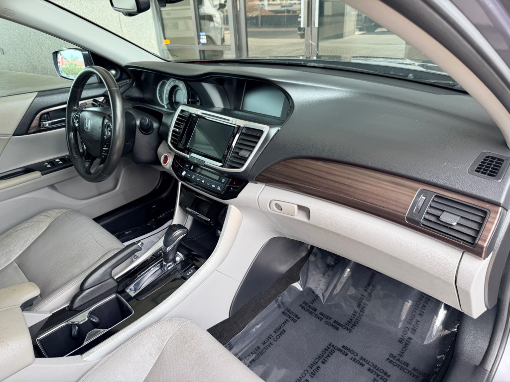 2017 Honda Accord Image 21