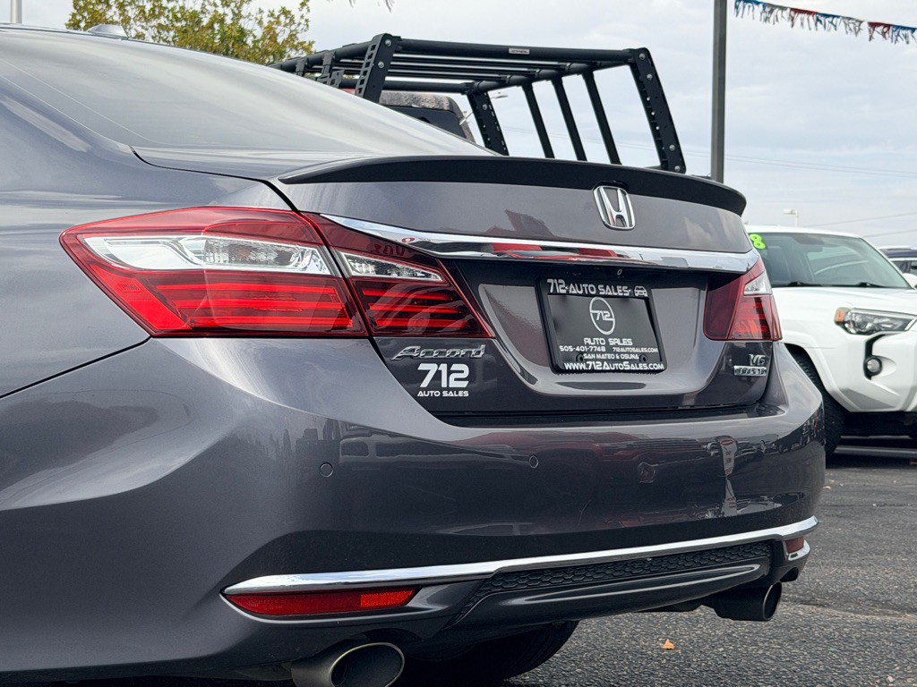 2017 Honda Accord Image 32