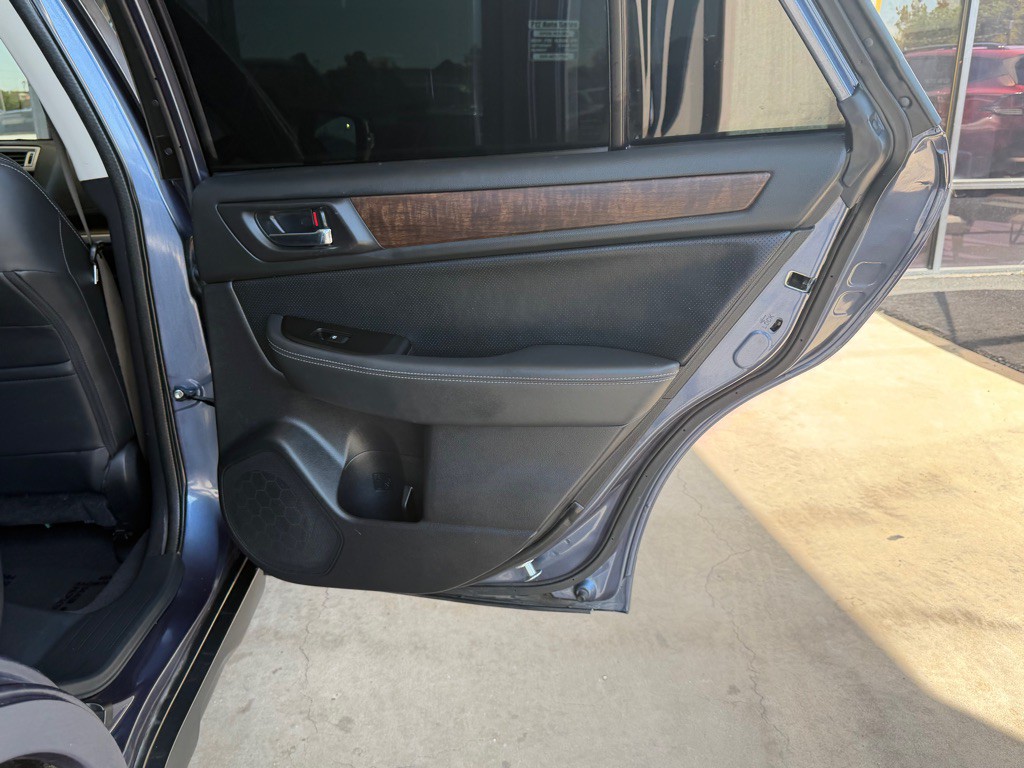 2017 Subaru Outback Image 32