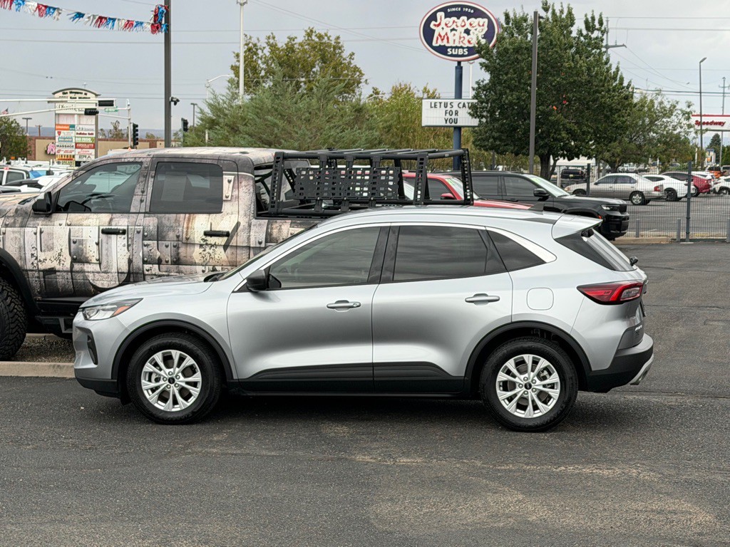 2023 Ford Escape Image 2