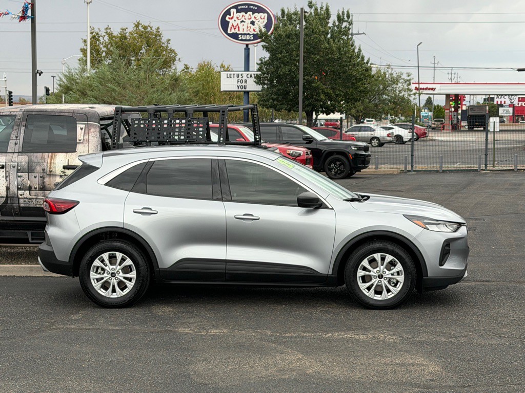2023 Ford Escape Image 3
