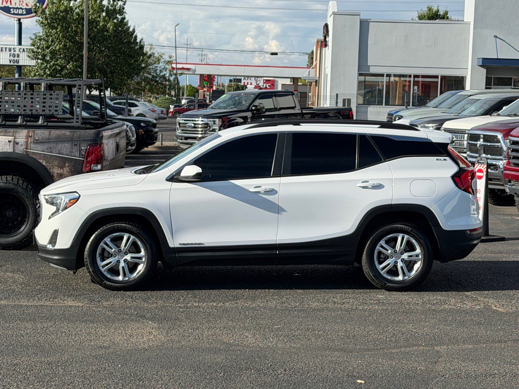 2021 GMC Terrain Image 2