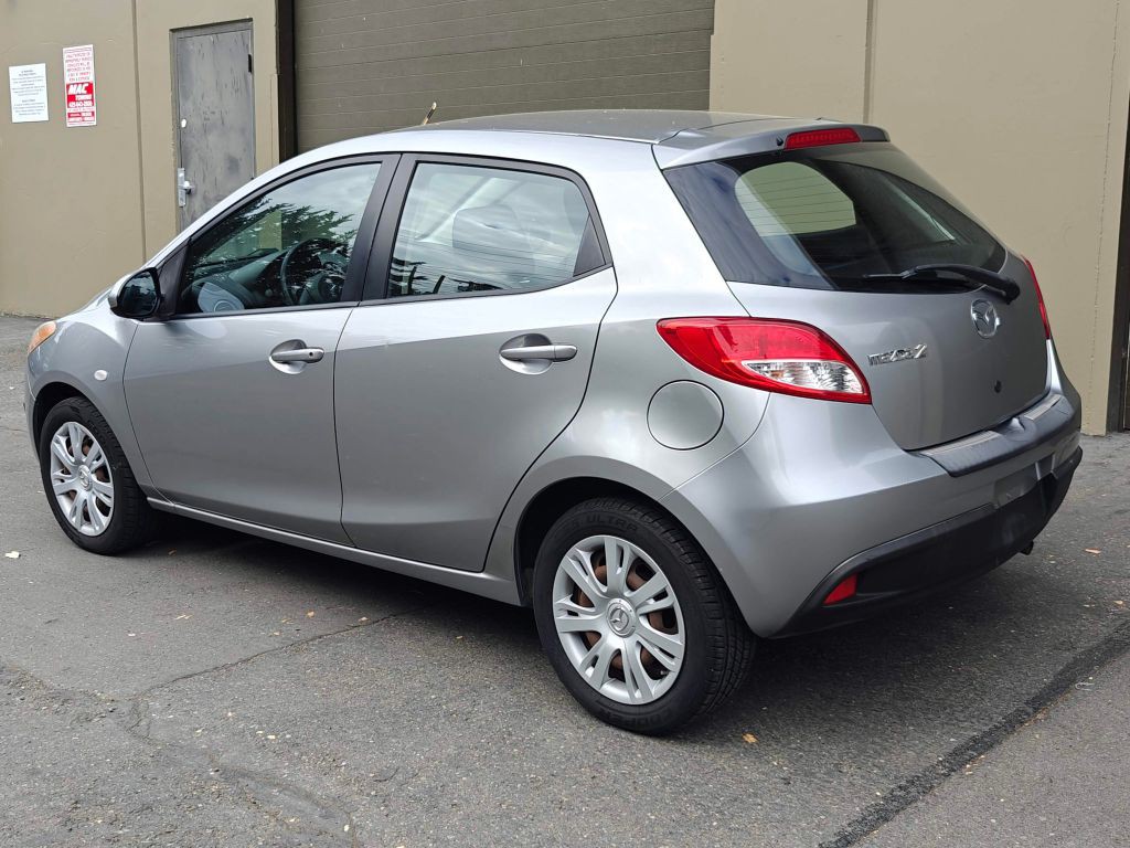 2011 Mazda Mazda2 Image 3