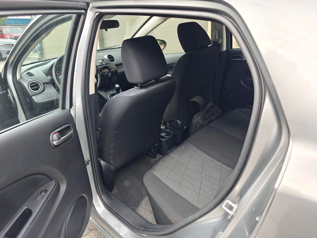 2011 Mazda Mazda2 Image 11