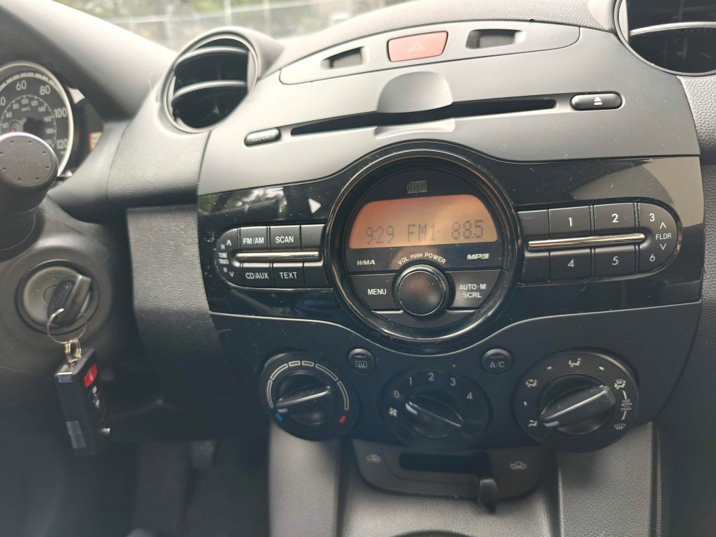 2011 Mazda Mazda2 Image 14