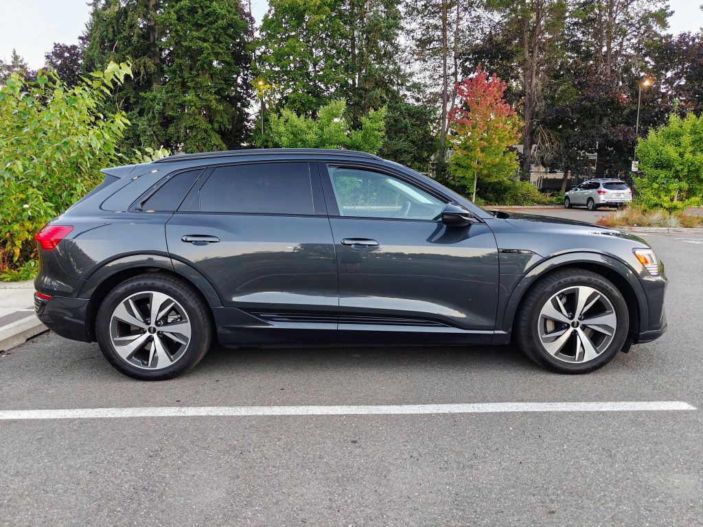 2024 Audi Q8 E-tron Image 2