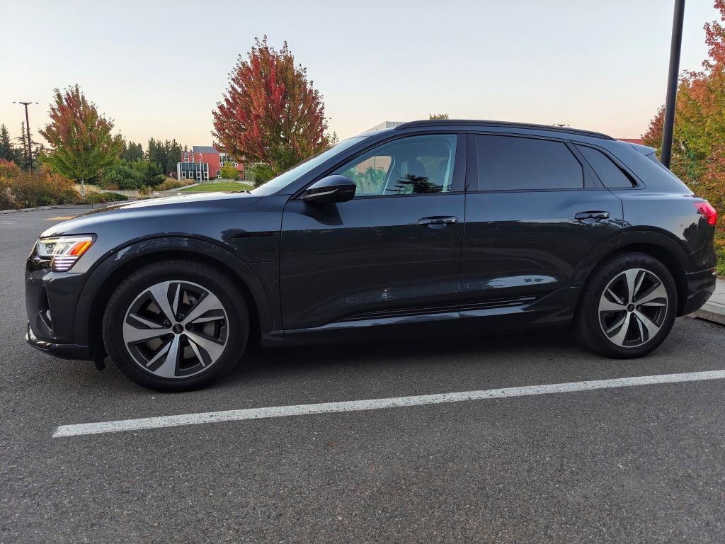 2024 Audi Q8 E-tron Image 3