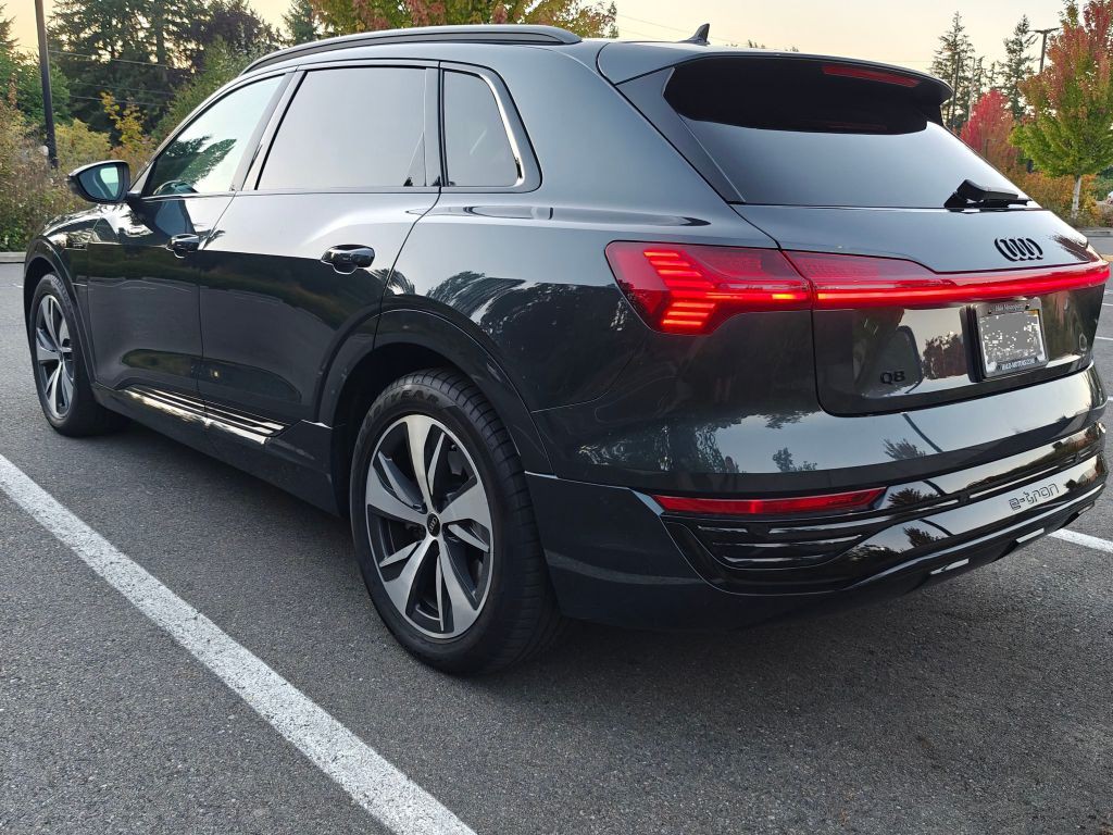 2024 Audi Q8 E-tron Image 7