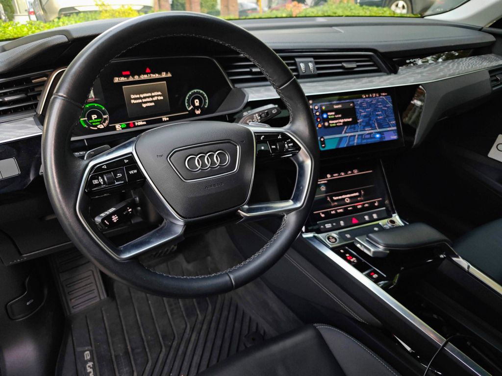 2024 Audi Q8 E-tron Image 10