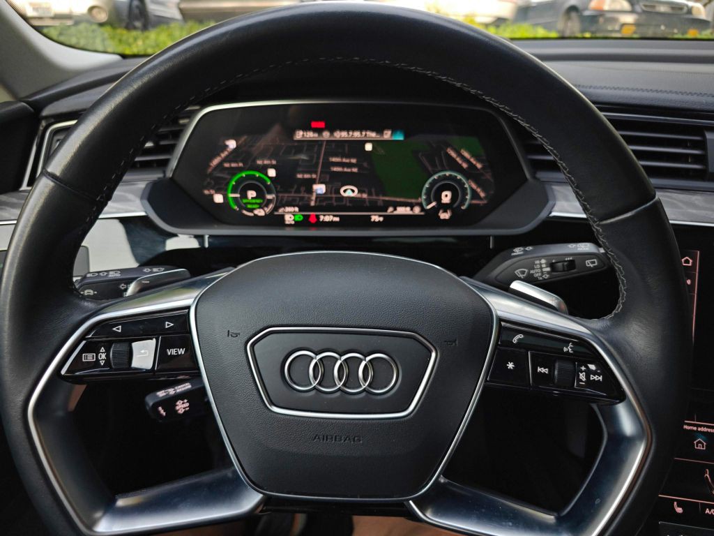 2024 Audi Q8 E-tron Image 11