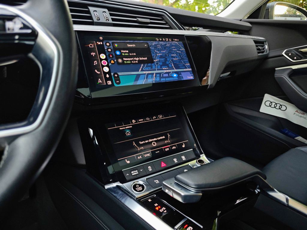 2024 Audi Q8 E-tron Image 12