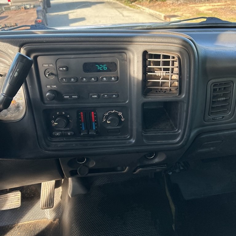 2005 Chevrolet Silverado 1500 Image 3
