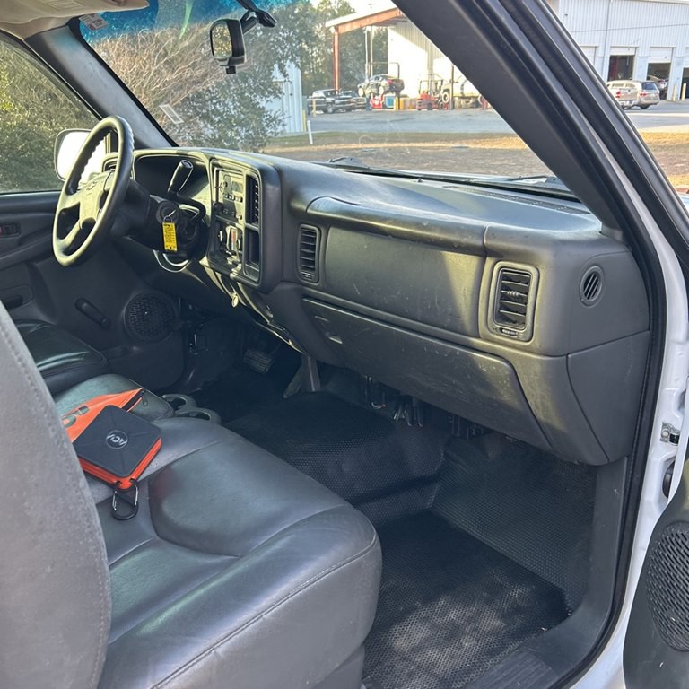 2005 Chevrolet Silverado 1500 Image 10