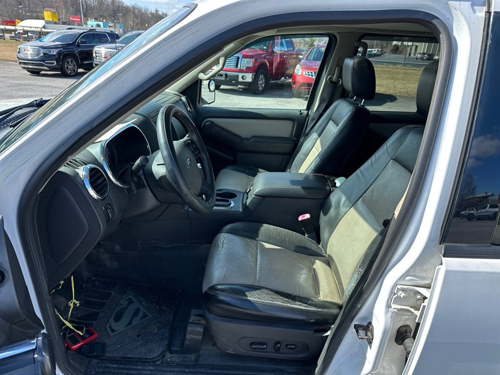 2007 Ford Explorer Image 1