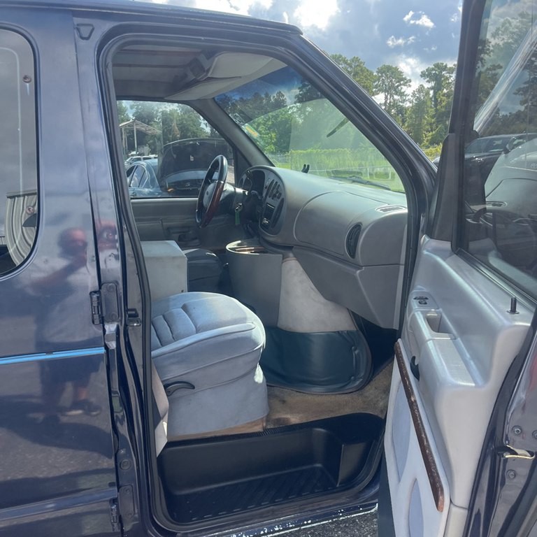 1999 Ford Econoline Image 9