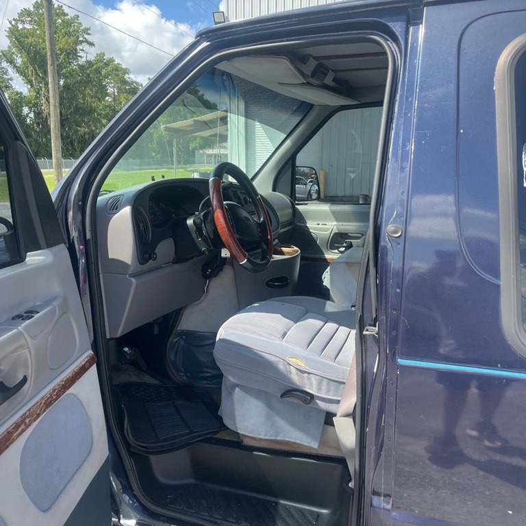1999 Ford Econoline Image 11