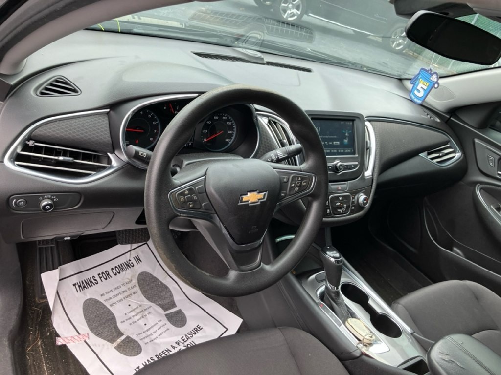 2018 Chevrolet Malibu Image 1