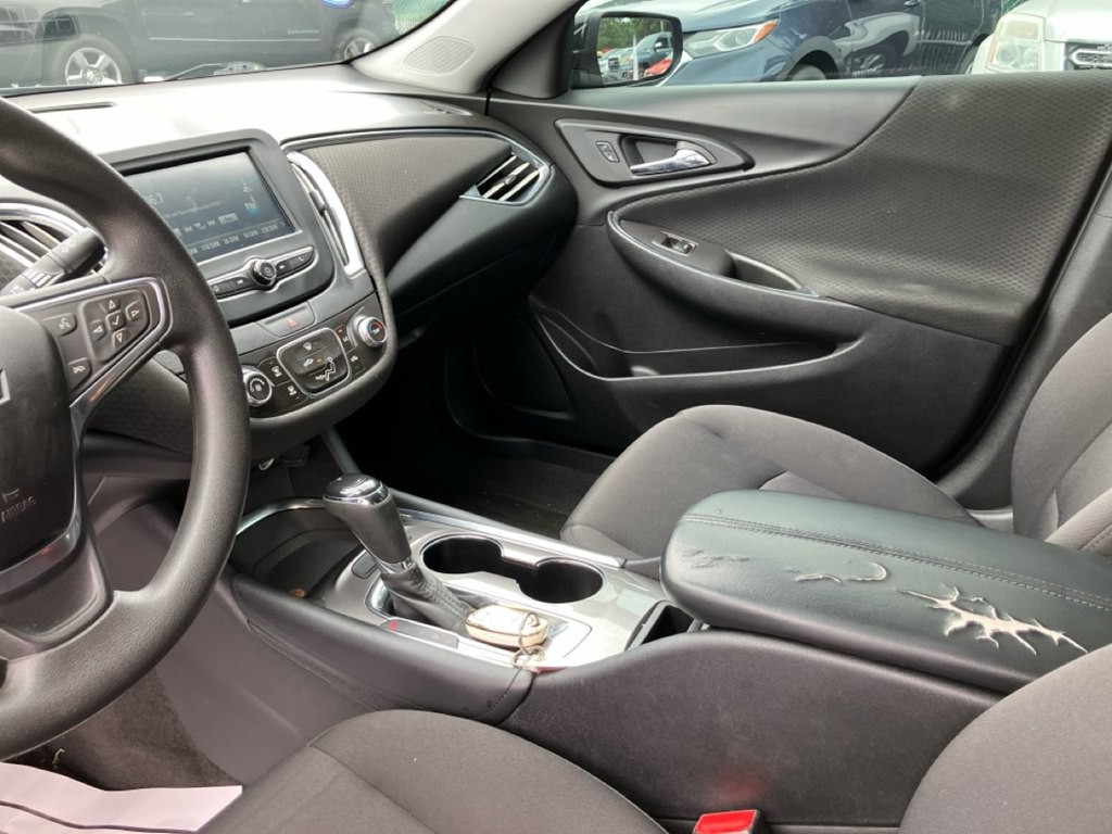 2018 Chevrolet Malibu Image 3