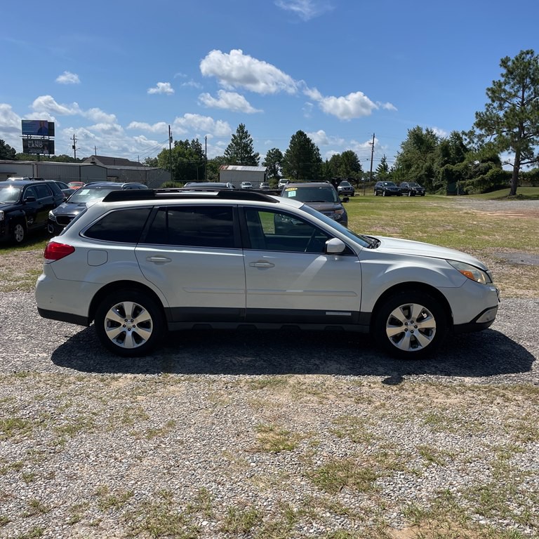 2011 Subaru Outback Image 4