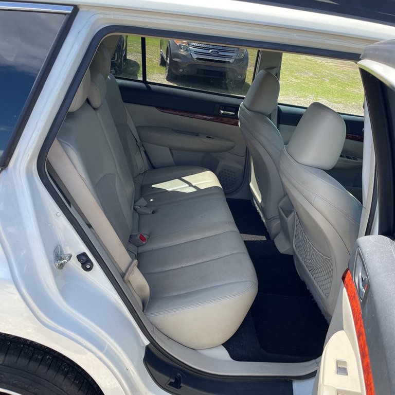 2011 Subaru Outback Image 7