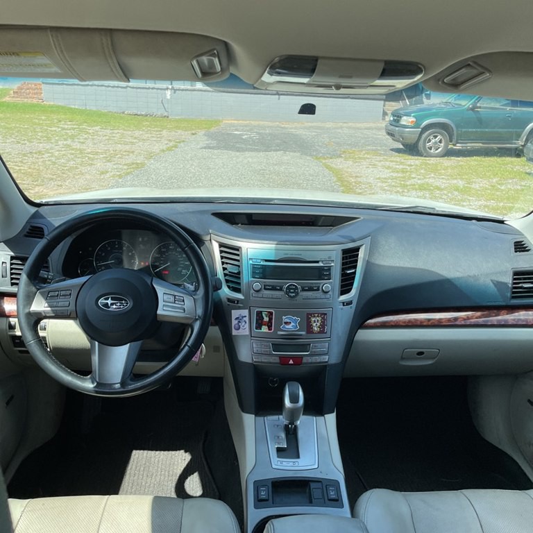 2011 Subaru Outback Image 13