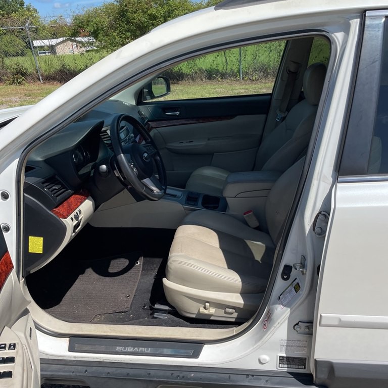 2011 Subaru Outback Image 14