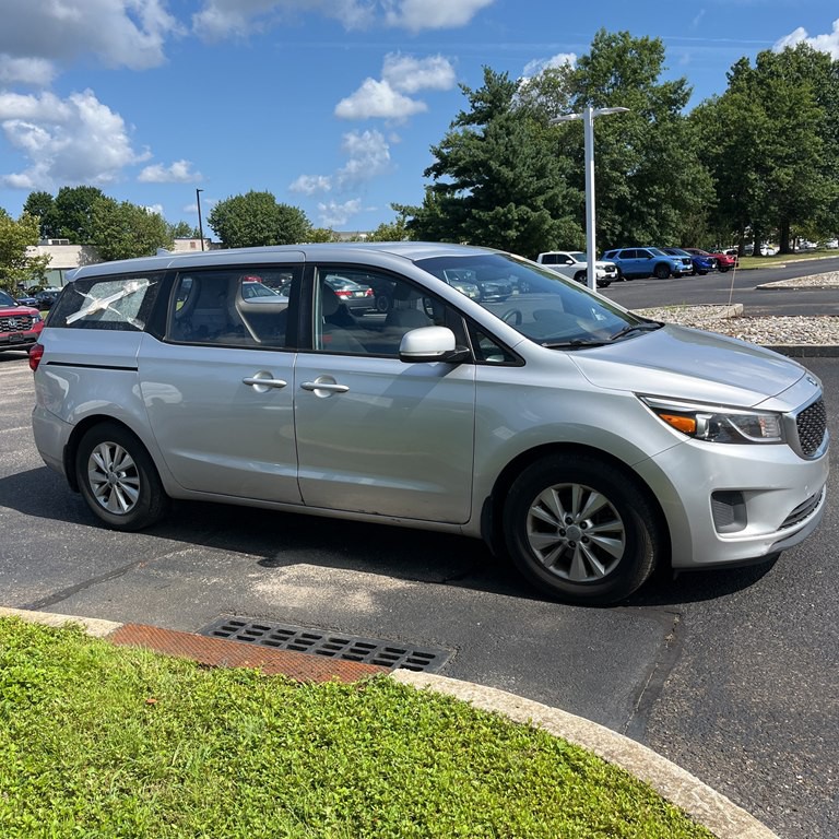 2016 Kia Sedona Image 1