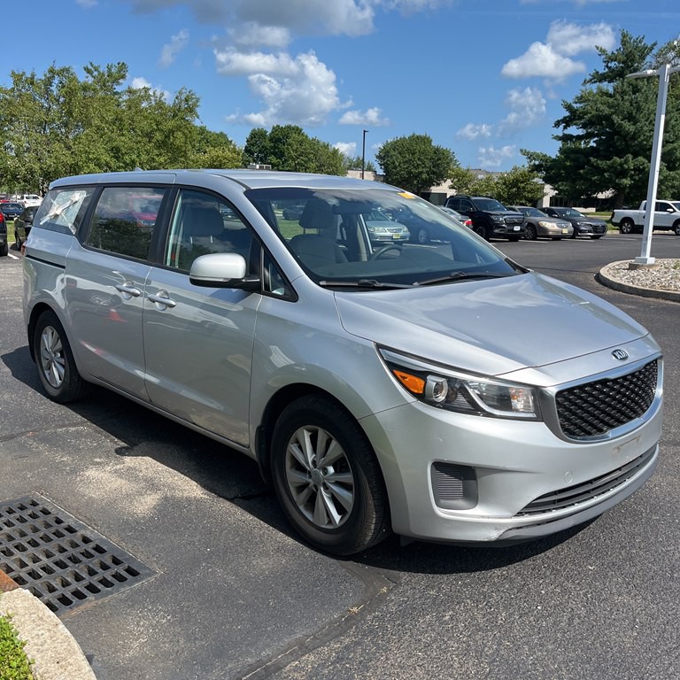 2016 Kia Sedona Image 2