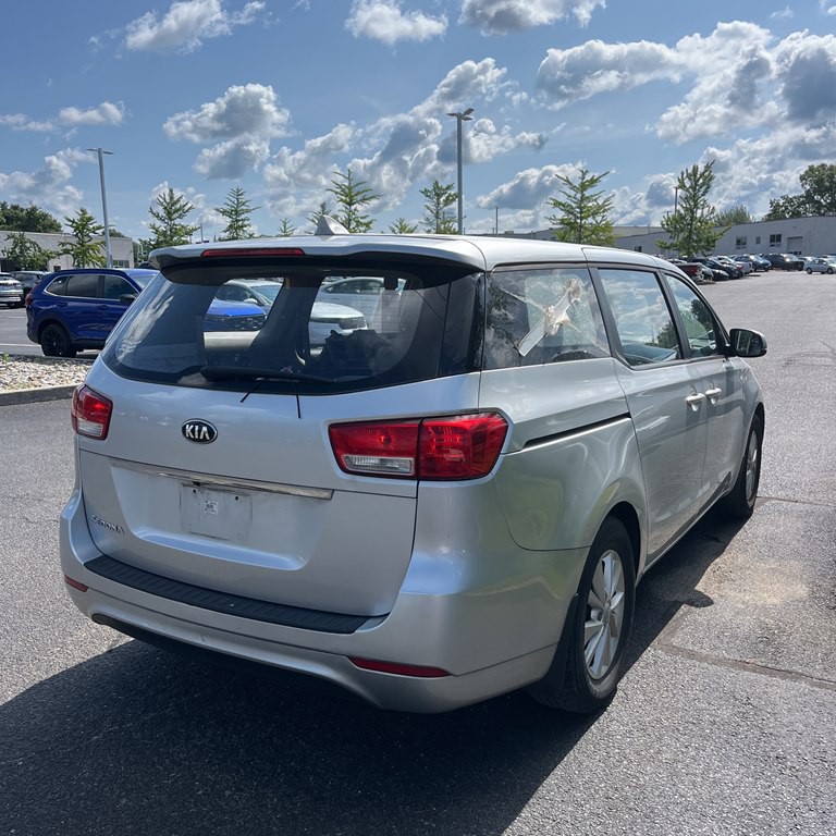 2016 Kia Sedona Image 3