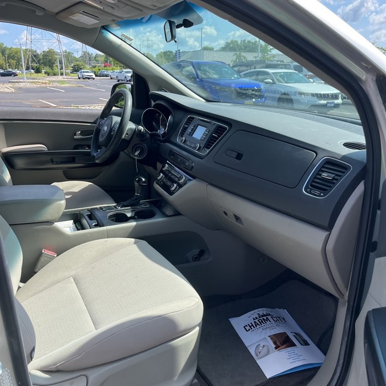 2016 Kia Sedona Image 4