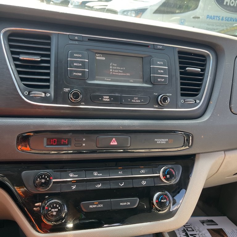2016 Kia Sedona Image 8