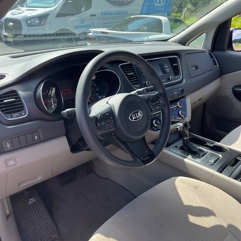 2016 Kia Sedona Image 12