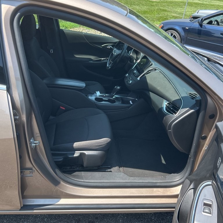 2018 Chevrolet Malibu Image 8