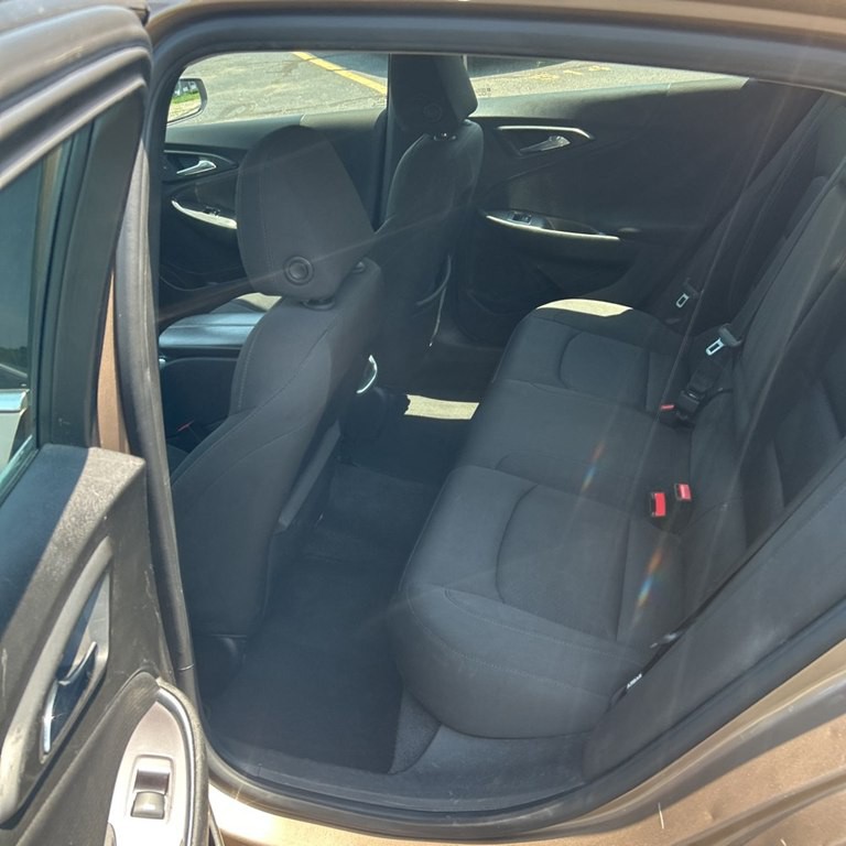 2018 Chevrolet Malibu Image 16