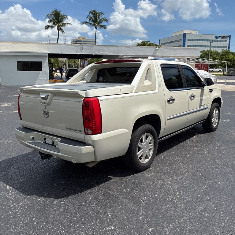 2008 Cadillac Escalade Image 4