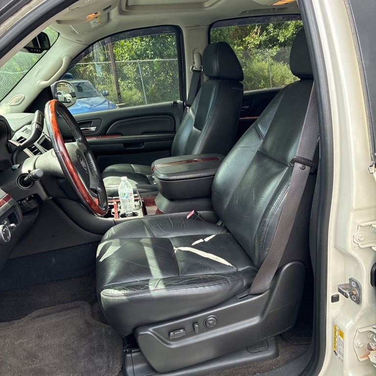 2008 Cadillac Escalade Image 13