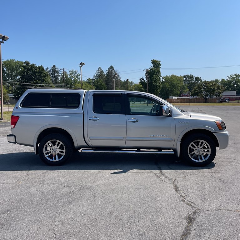 2011 Nissan Titan Image 3