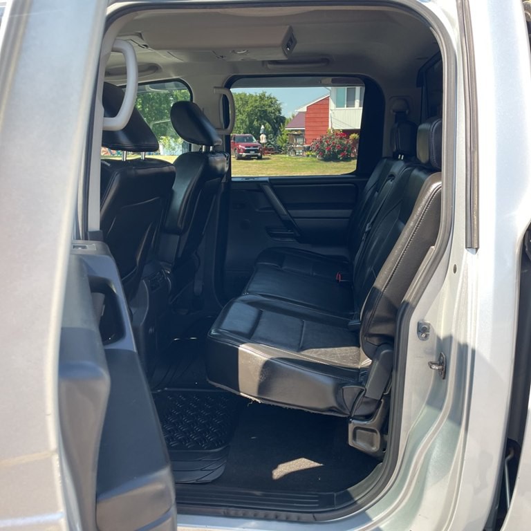 2011 Nissan Titan Image 5