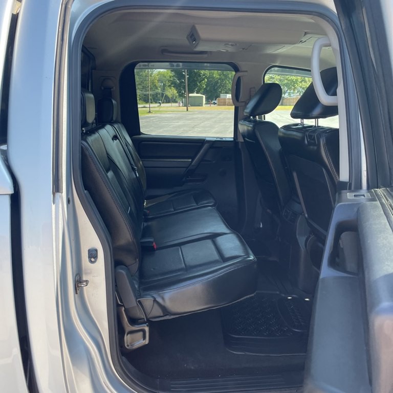 2011 Nissan Titan Image 6