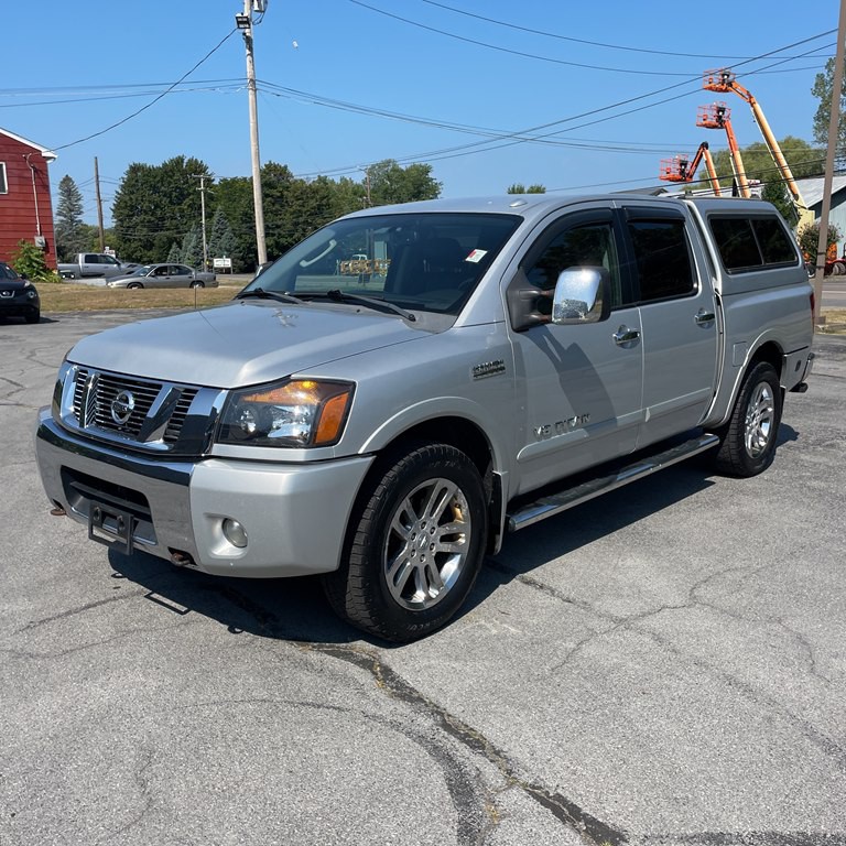 2011 Nissan Titan Image 16