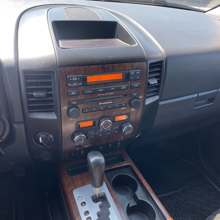 2011 Nissan Titan Image 17
