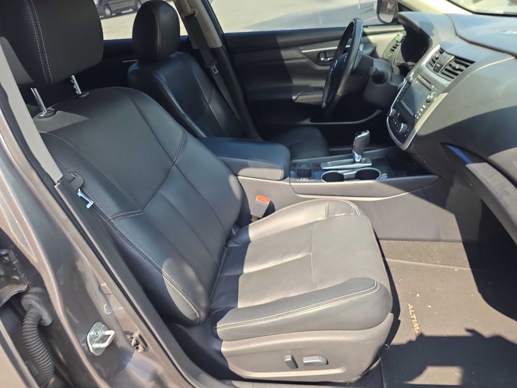 2016 Nissan Altima Image 8