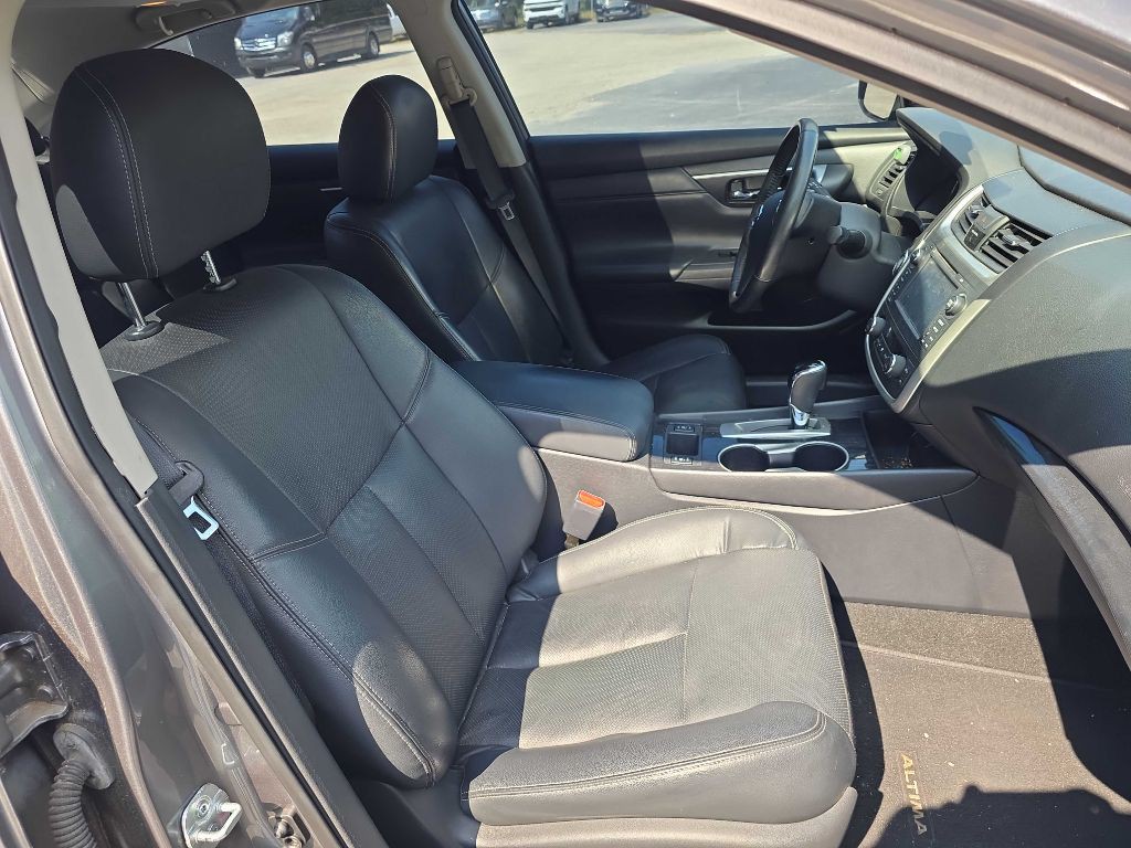 2016 Nissan Altima Image 9