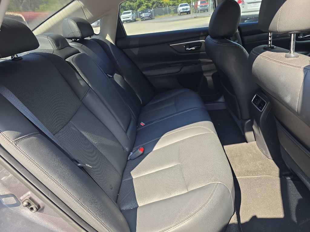 2016 Nissan Altima Image 10