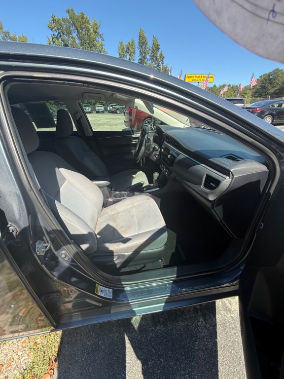 2015 Toyota Corolla Image 12