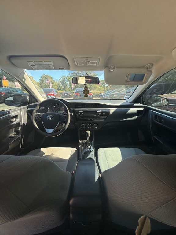 2015 Toyota Corolla Image 16