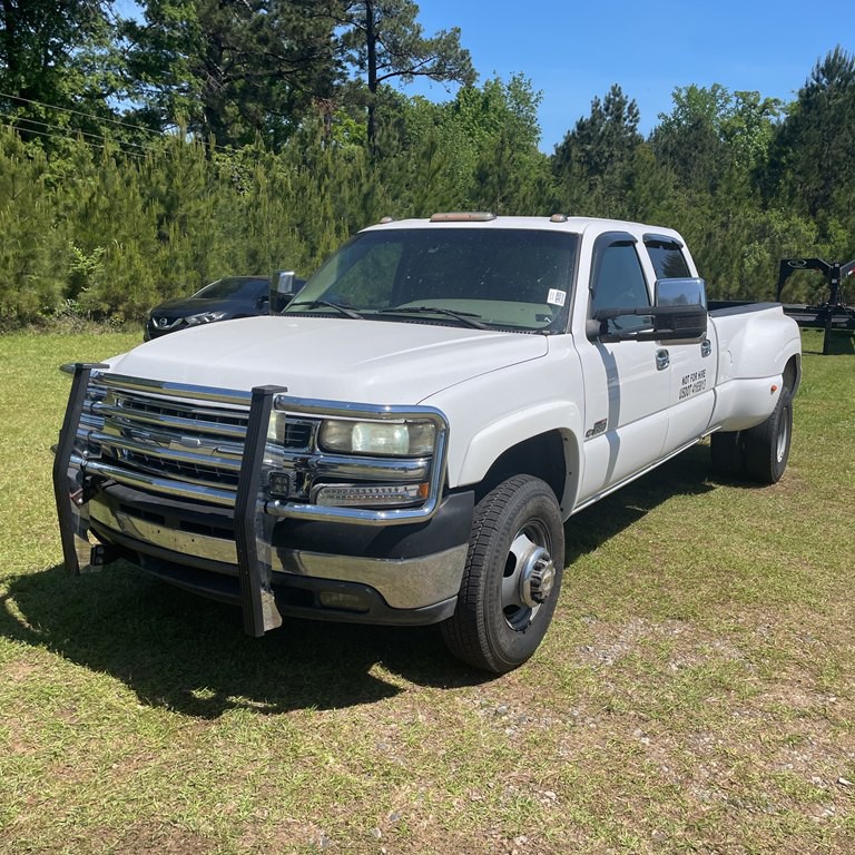2002 Chevrolet Silverado 1500 Image 2